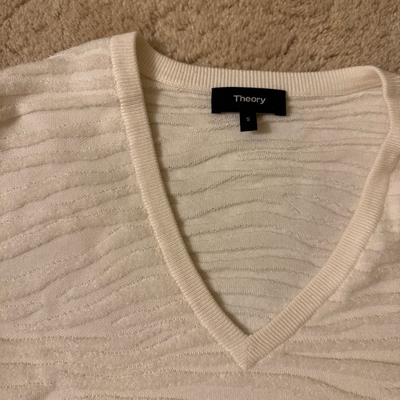 New Theory ivory color V-Neck Sweater in Plush Zebra women’s Small - Picture 3 of 3